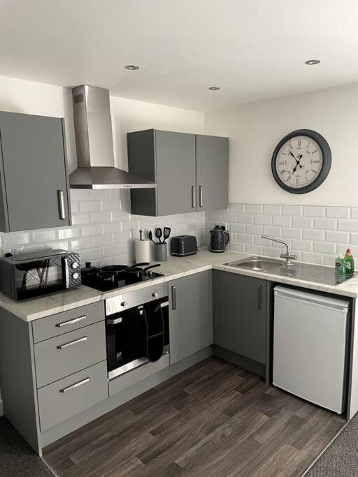 #6Bs 1 Bed Serviced Apartment 德比 外观 照片