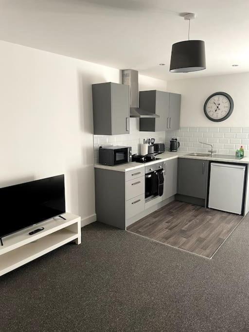 #6Bs 1 Bed Serviced Apartment 德比 外观 照片