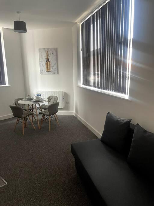#6Bs 1 Bed Serviced Apartment 德比 外观 照片