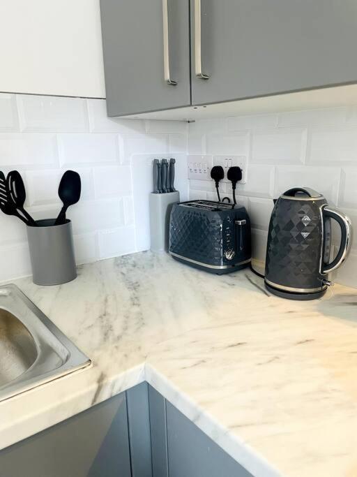 #6Bs 1 Bed Serviced Apartment 德比 外观 照片
